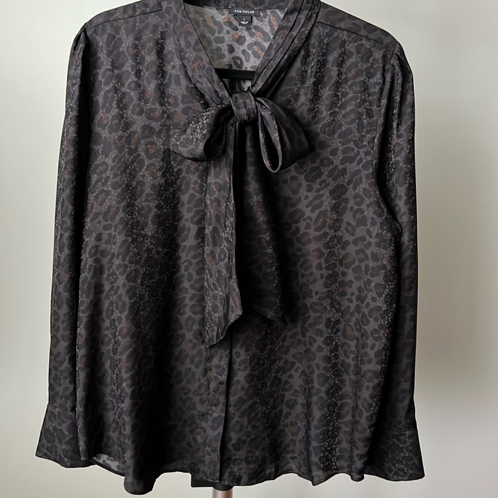 Ann Taylor Animal Print Black Tie Button-up Top Blouse Size L